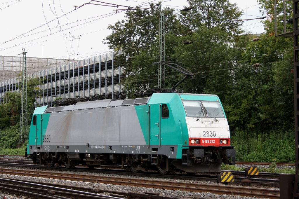 Die Cobra 2830 rangiert in Aachen-West bi Sonne und Wolken.
5.8.2011