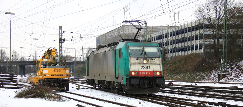 Die Cobra 2841 rangiert im Schnee in Aachen-West am 25.1.2013.