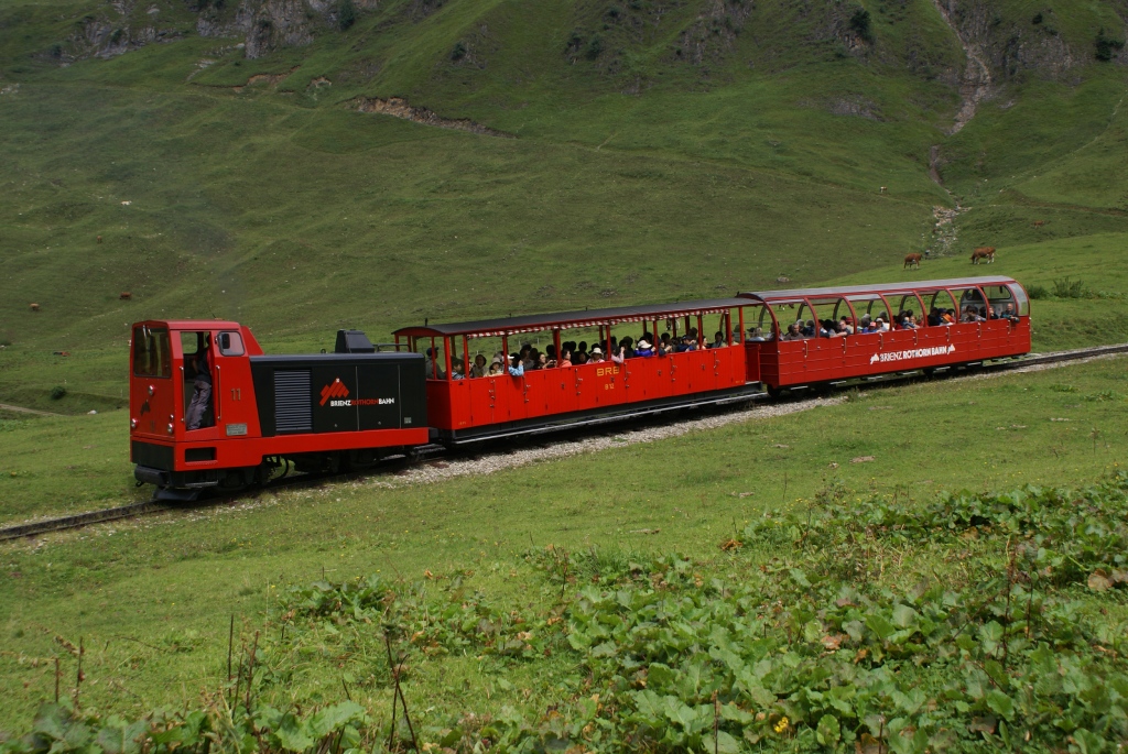 Die Diesellok Hm 2/2 11 schiebt ihren Zug am 20.8.10 von Planalp Richtung Brienzer Rothorn.