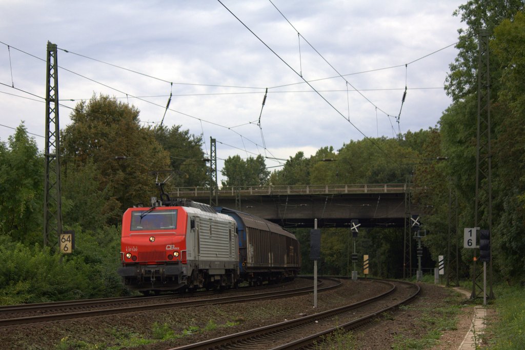 Die E37 520 fuhr am 11.09.2011 durch Kln Kalk.