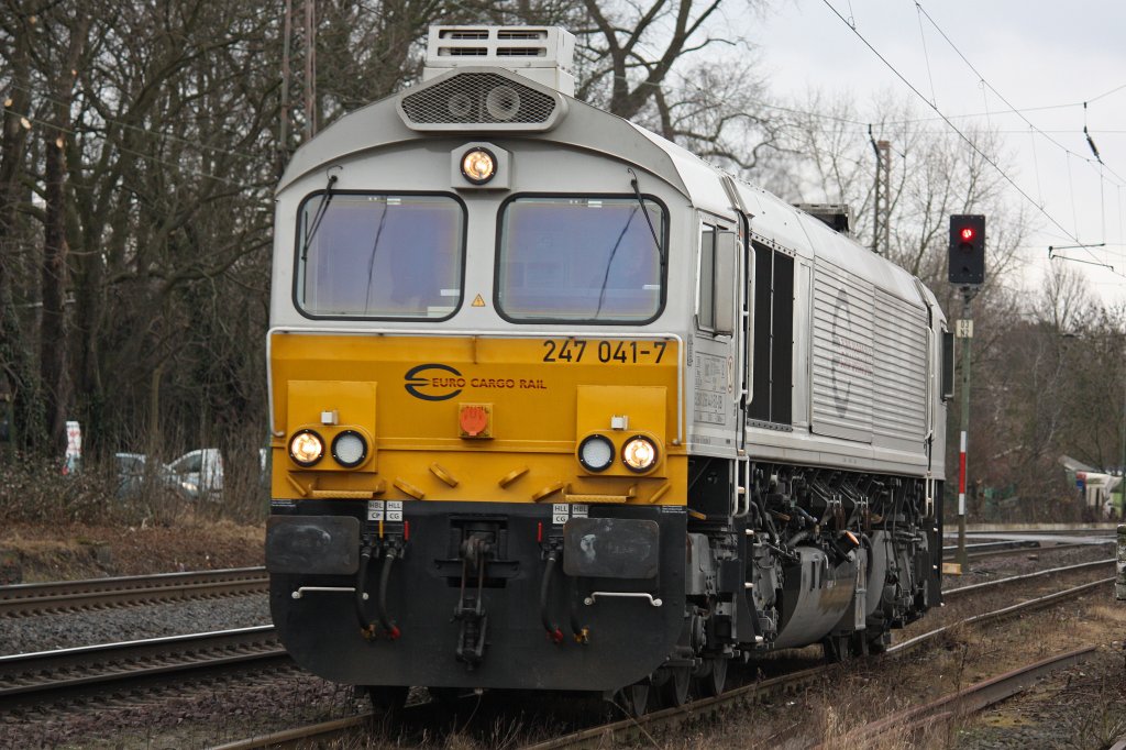 Die ECR 247 041 fuhr am 18.2.12 als Lz durch Ratingen-Lintorf.