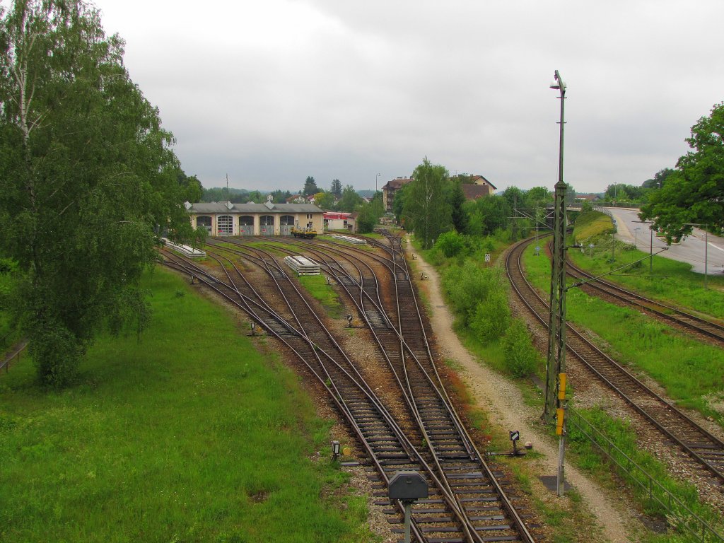 Die Gleisanlagen der Est Freilassing und der Abzweig in Richtung Mhldorf, in Freilassing; 27.05.2011