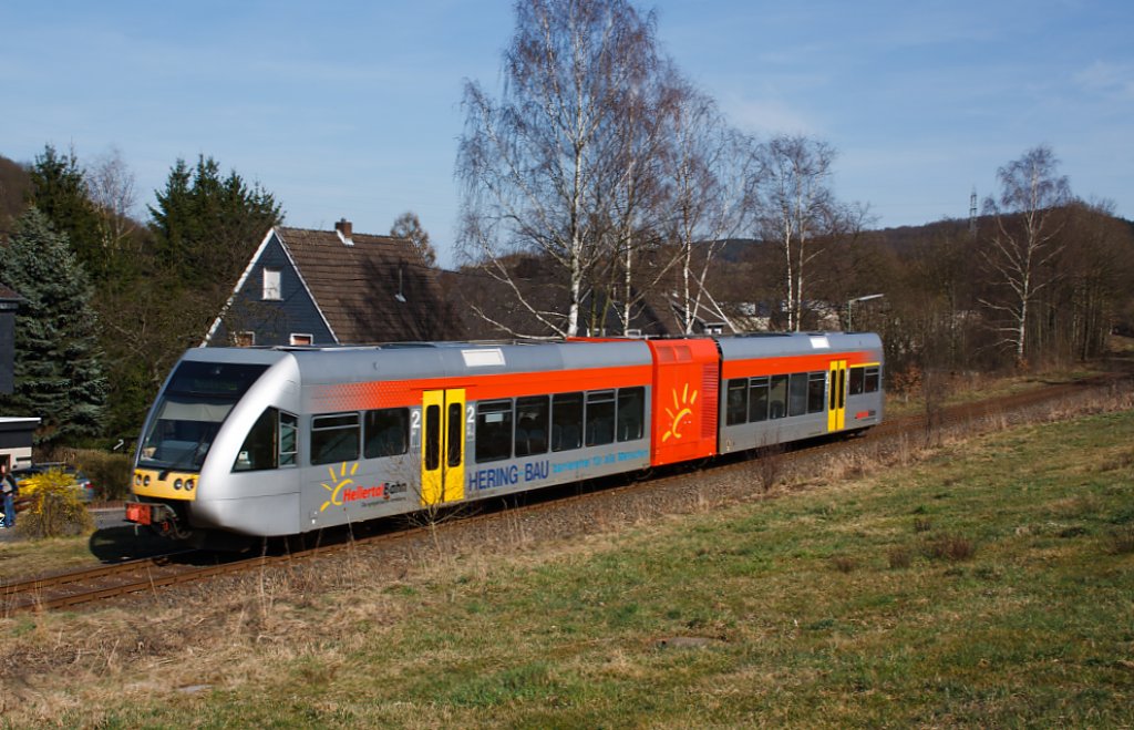 Die Hellertalbahn (mit Stadler GTW 2/6) am 24.03.2011 kurz nach dem Haltepunkt Neunkiirchen-Stuthtten fhrt Richtung Neunkirchen.