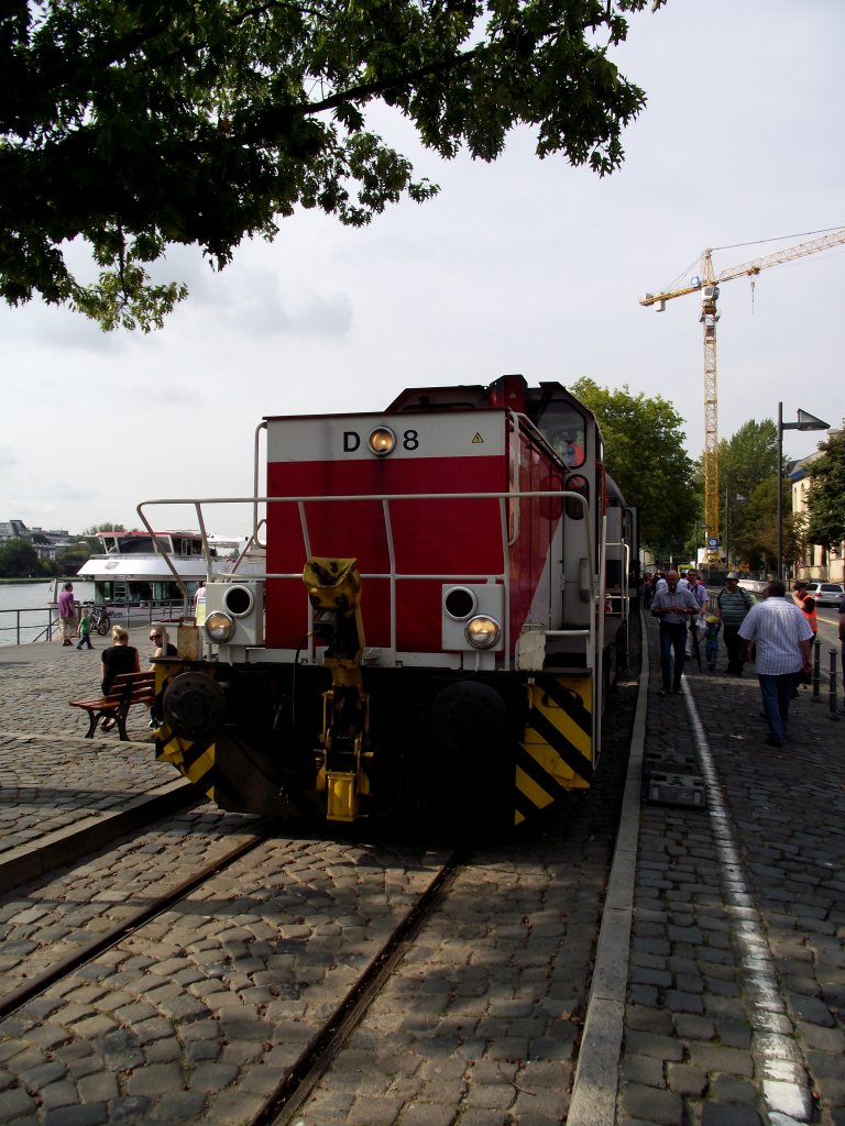 Die Lok D8 der Hafenbahn Frankfurt am Main am 11.09.11 am Eisernen Steg 