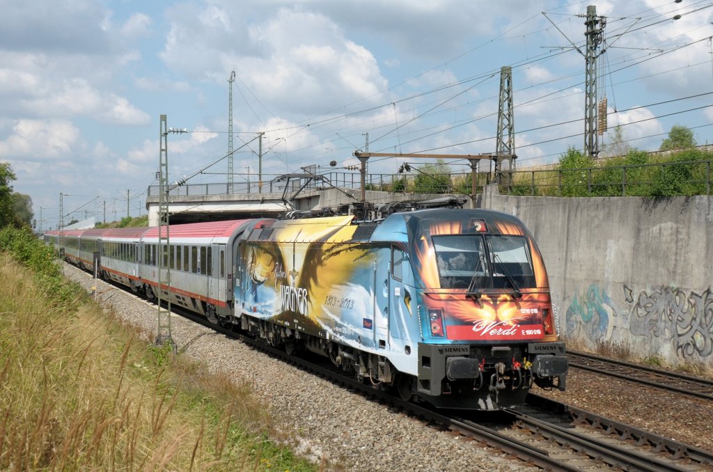 Die neue erstmals in Mnchen: 1216 019 Wagner/Verdi am 10.08.13 am EC 87 nach Venedig an der Waldtruderinger Spange