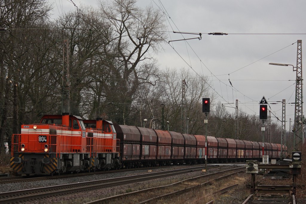 Die RBH 804 und die RBH 801 fuhren am 18.2.12 mit dem GM 61402 von Wuppertal Langerfeld nach Duisburg Hochfeld Sd durch Ratingen-Lintorf.