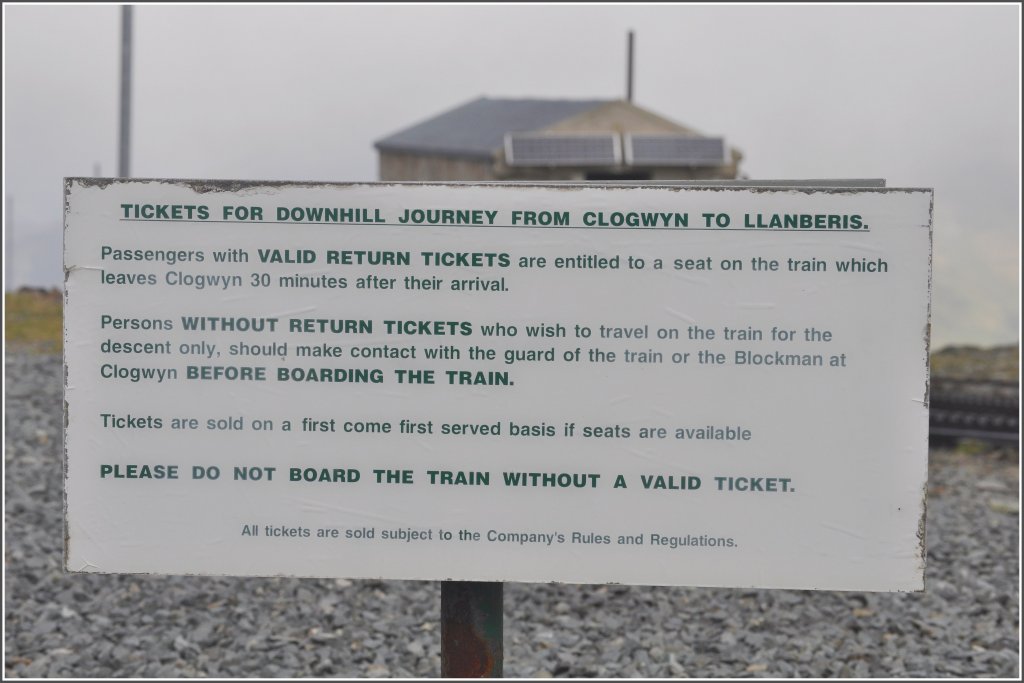 Die Regeln sind streng bei der Mount Snowdon Railway, wehe will da einer schwarz fahren.... Clogwyn. (06.09.2012)