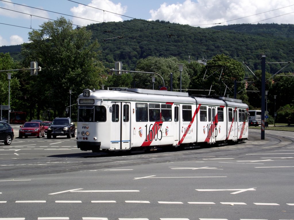 Die rollende Bierkiste des RNV in Heidelberg am 08.07.11 ein Dwag GT8 mit 1603 Sclossbraurerei Werbung  