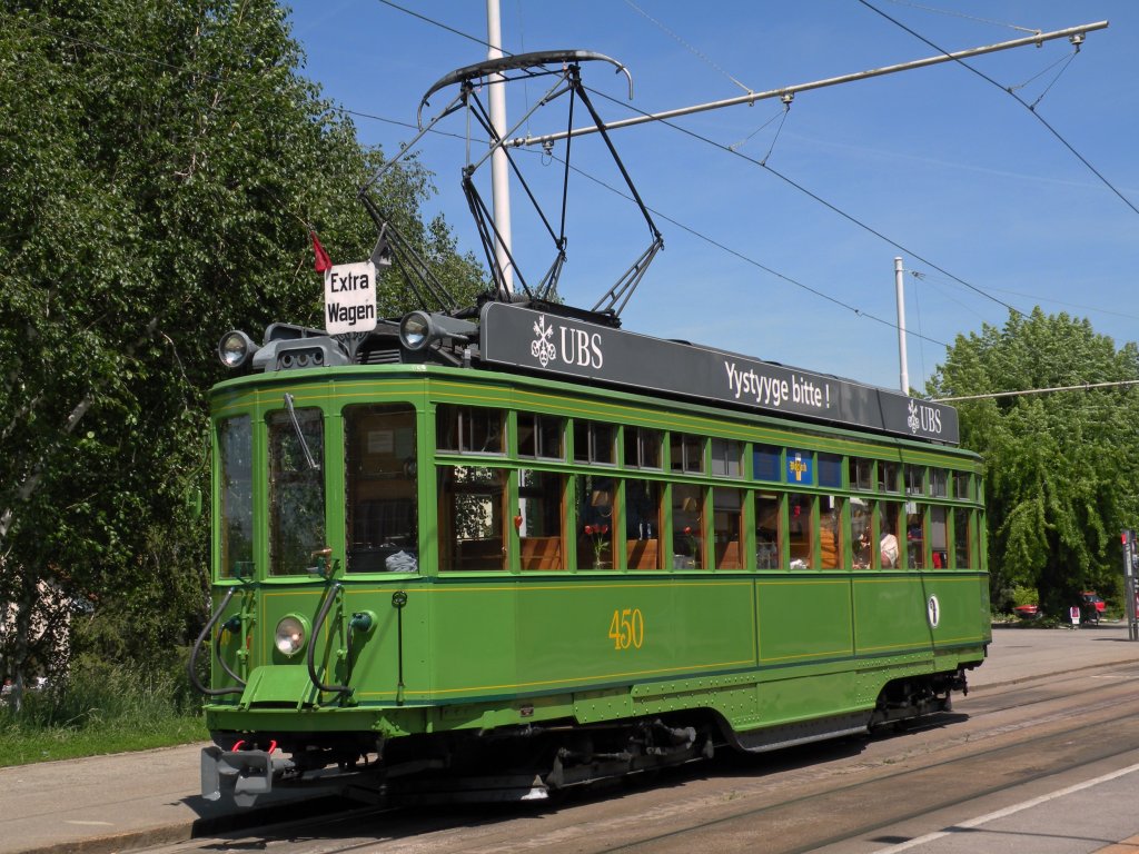 Diese alte Dame wird im Jahre 2015 100 Jahre Alt. Heute verkehrt die  Dante Schuggi  als Restaurant Tram durch die Strassen von Basel. Die Aufnahme stammt vom 24.05.2010.