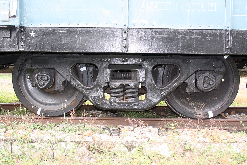 Drehgestell ohne Einsenkventil der autom. Lastbremse des บ.ต.ญ.30251 (บ.ต.ญ.=B.C.G./Bogie Covered Goods Wagon) am 11.Jänner 2011 im Bf. Chiang Mai.
