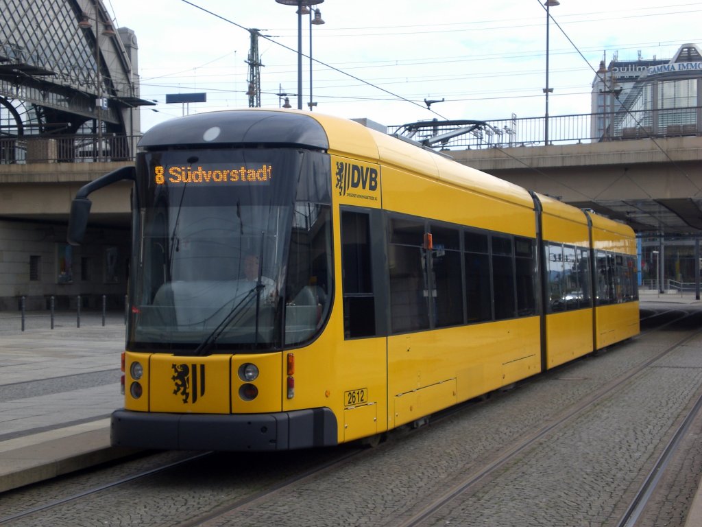 Dresden: Straenbahnlinie 8 nach Sdvorstadt am Hauptbahnhof.(18.8.2010)