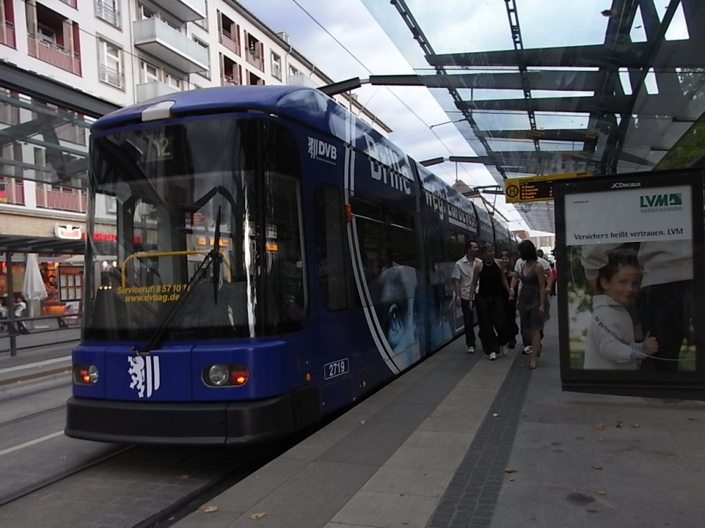 Dresdener Straenbahn im sommer 2010.