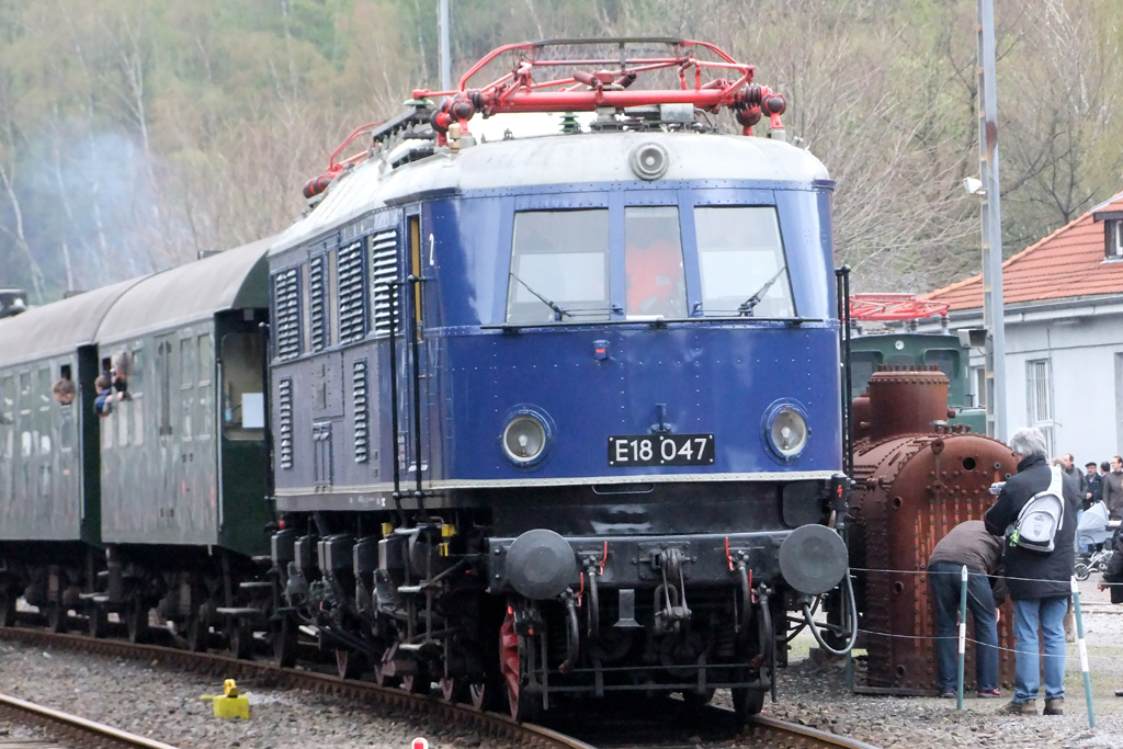 E18 047 in Bochum-Dahlhausen 15.4.2012