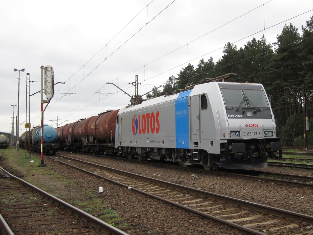 E186 147-5 mit einem Kesselzug am 04.05.2010 in Bydgoszcz Emilianowo.