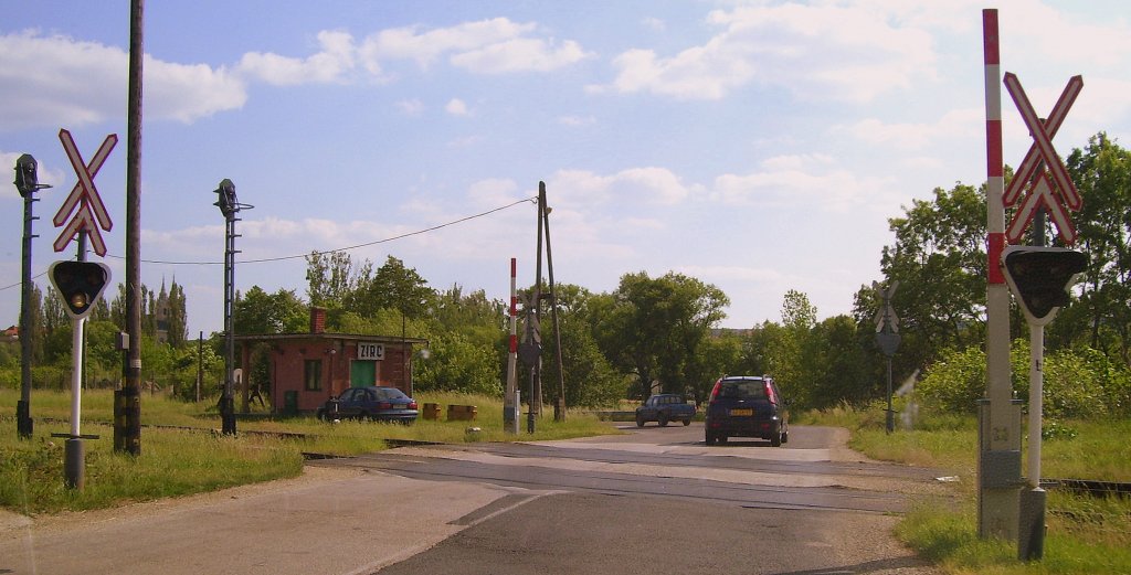 Ein Bahnbergang in Zirc; 29.05.2011