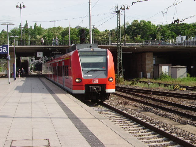 Ein BR 425 in Mainz Hbf am 10.05.09 