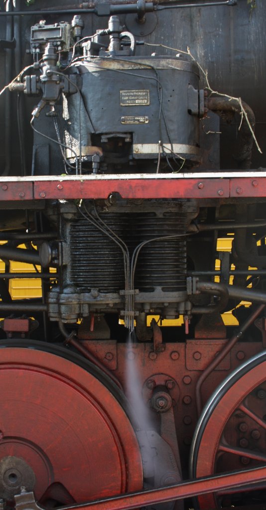  Ein Detail der 52 8168 -8 in Landshut Hbf am 05.06.2011.