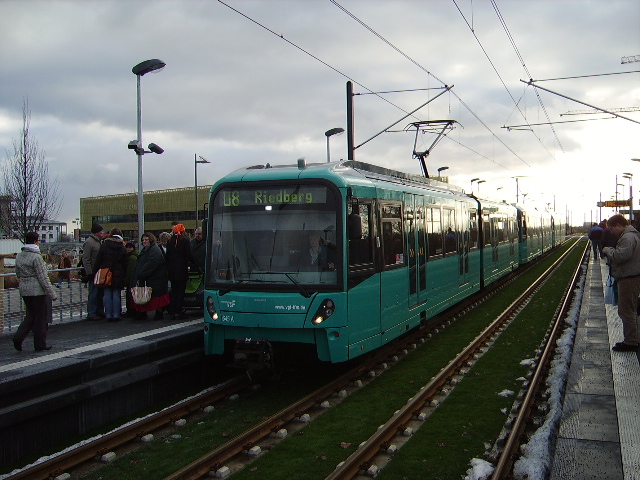 Ein U5 Wagen Zug am 12.12.10 in Frankfurt Riedberg 