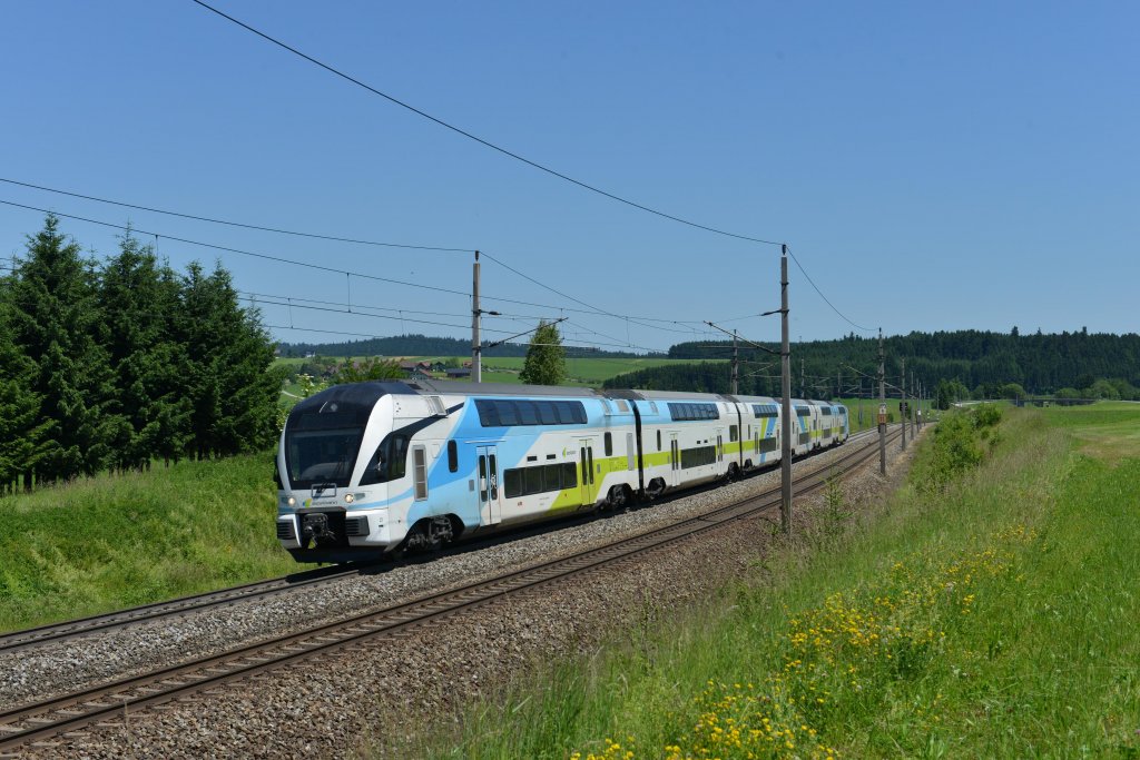 Ein Westbahnzug  KISS  von Wien West nach Freilassing am 16.06.2012 unterwegs bei Pndorf.