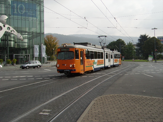 Eine alte Straenbahn in Heidelberg am Hauptbahnhof am 15.10.10