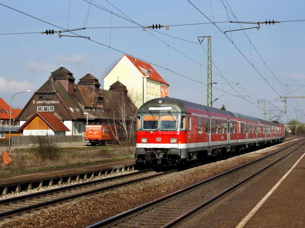 Eine RB nach Plattling am 02.04.2010 bei der Einfahrt in Obertraubling. 