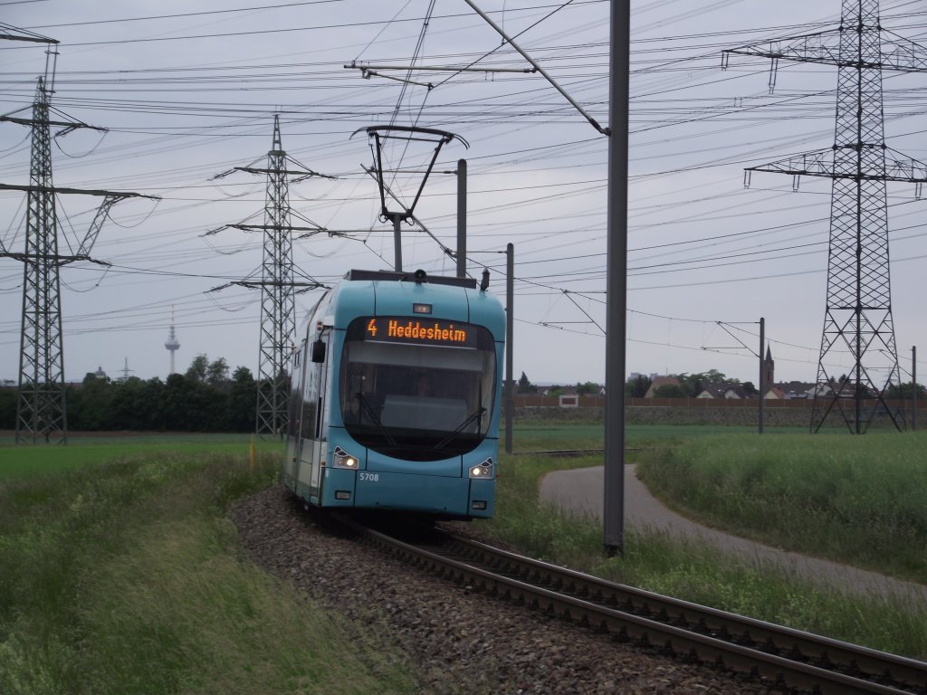 Eine RNV Variobahn in Heddesheim am 14.05.11