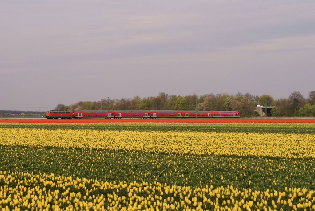 Eine Unbekannte 111er fuhr am 17.04.2011 mit dem RE 4 von Dortmund nach Aachen durch Bttgen