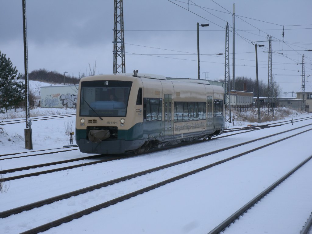 Einfahrt von Lauterbach Mole kommend,am 12.Februar 2013,der PRESS VT650 032 in Bergen/Rgen.