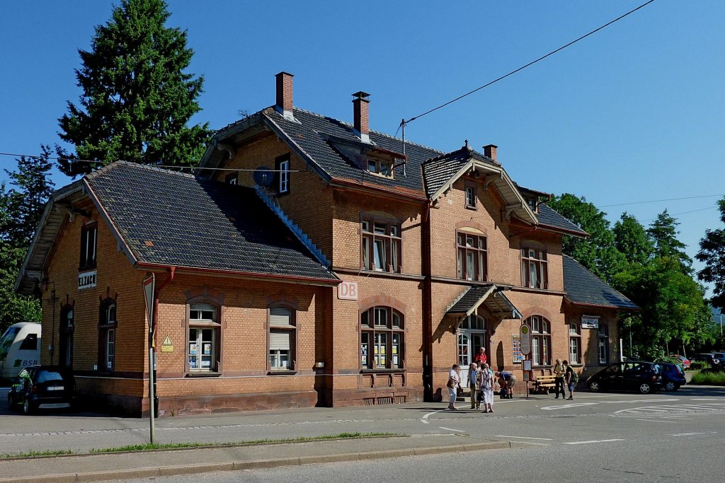 Elzach, der Endbahnhof der Elztalbahn, von der Straßenseite, Juli 2012