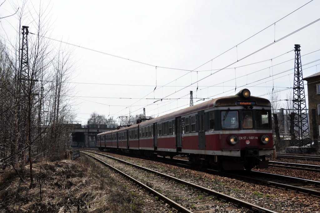 EN57 1401 bei Katowice-Ligota in Richtung Katowice (10.04.2012)