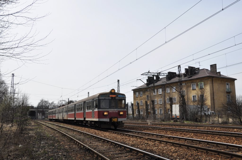 EN57 1575 bei Katowice-Ligota (10.04.2012)