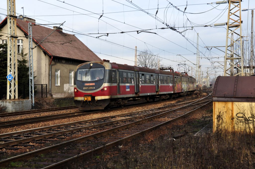 EN57 2054 in Katowice-Ligota (02.01.2012)