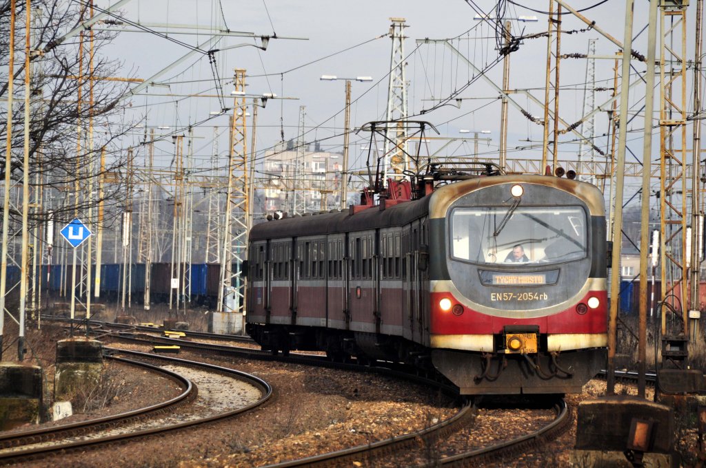 EN57 2054 in Katowice-Ligota (02.01.2012)