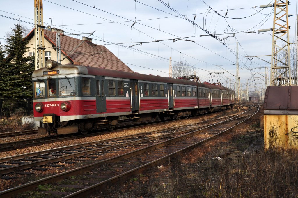 EN57 614 in Katowice-Ligota (02.01.2012)