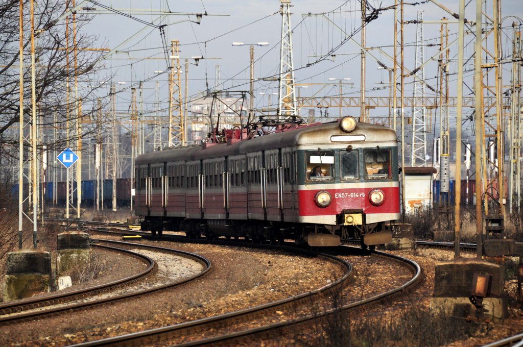 EN57 614 in Katowice-Ligota (02.01.2012)