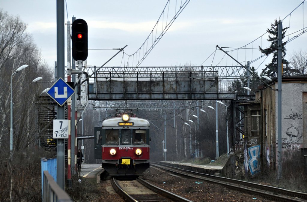 EN57 974 in Katowice-Piotrowice (03.01.2012)