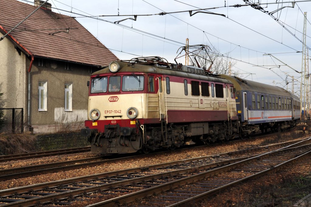 EP07 1042 in Katowice-Ligota (02.01.2012)