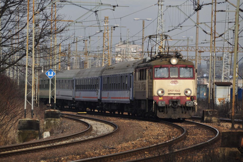 EP07 1042 in Katowice-Ligota (02.01.2012).