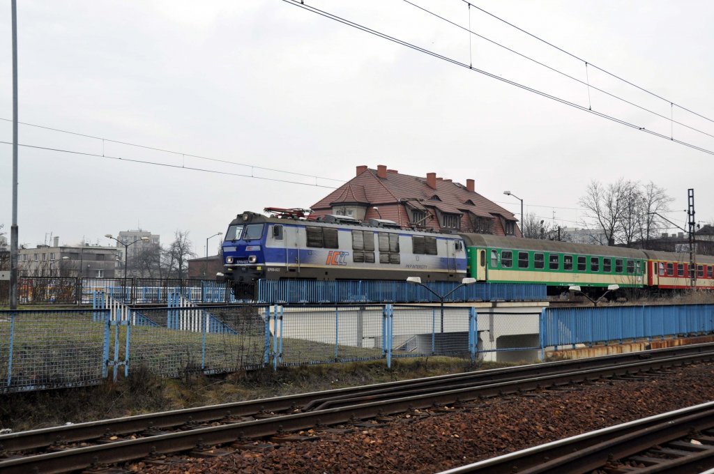 EP09 022 in Katowice-Piotrowice (29.12.2011)