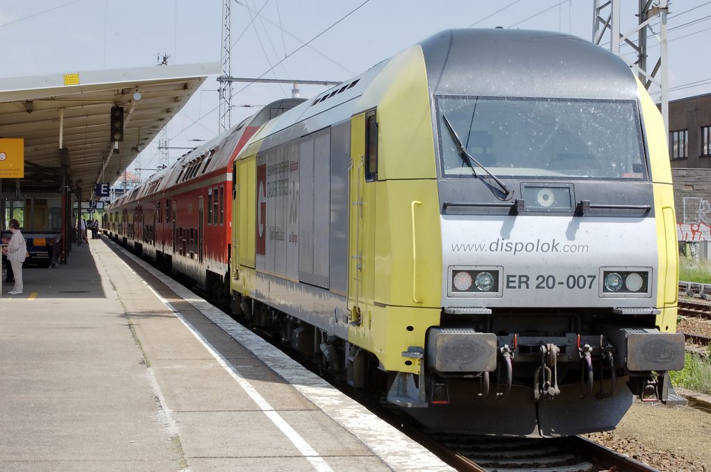 ER 20-007 (9280 1223 007-6-D-DISPO) mit dem ILA-Shuttle und wartet als (RB 28258) auf die Abfahrt in Berlin-Lichtenberg. 11.06.2010