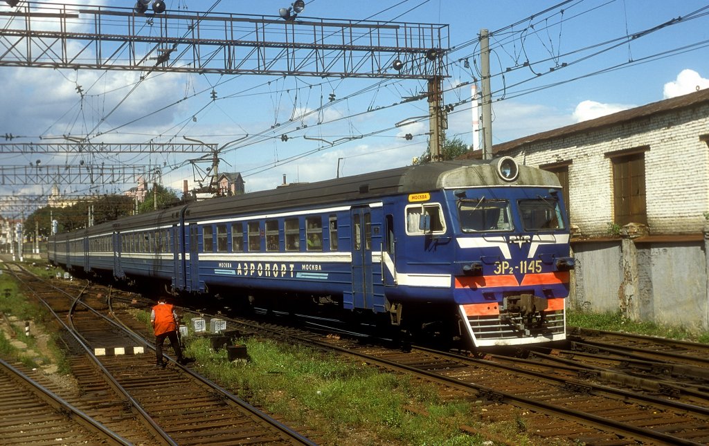 ER2-1145  Moskau-Pawelezer Bhf  02.08.01