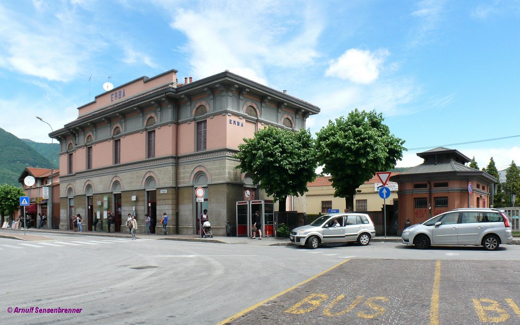 Erba Stazione - Bahnhof der FNM Ferrovie Nord Milano an der Strecke von Milano nach Canzo-Asso.

2012-06-04