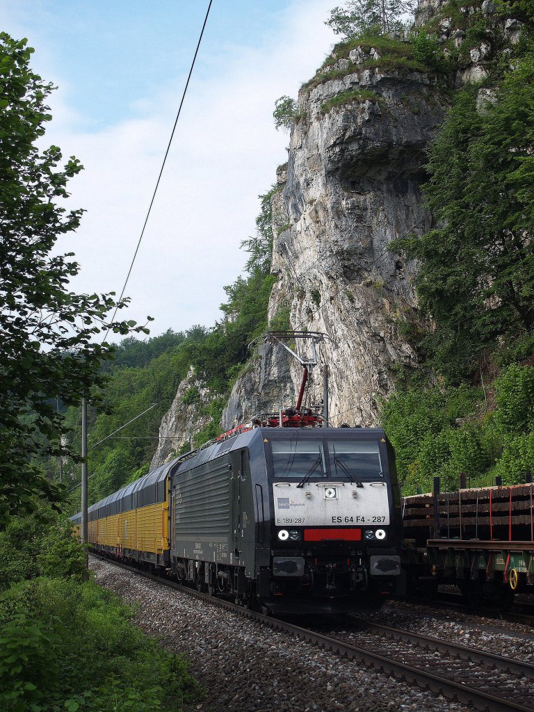 ES 64 F-287 am 29.05.2010 bei der Ausweiche Matting