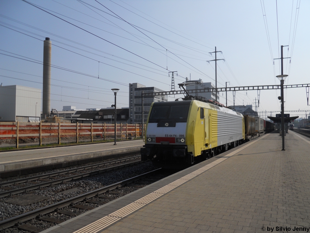 ES 64 F4 095 am 21.4.2010 bei der Druchfahrt in Pratteln.