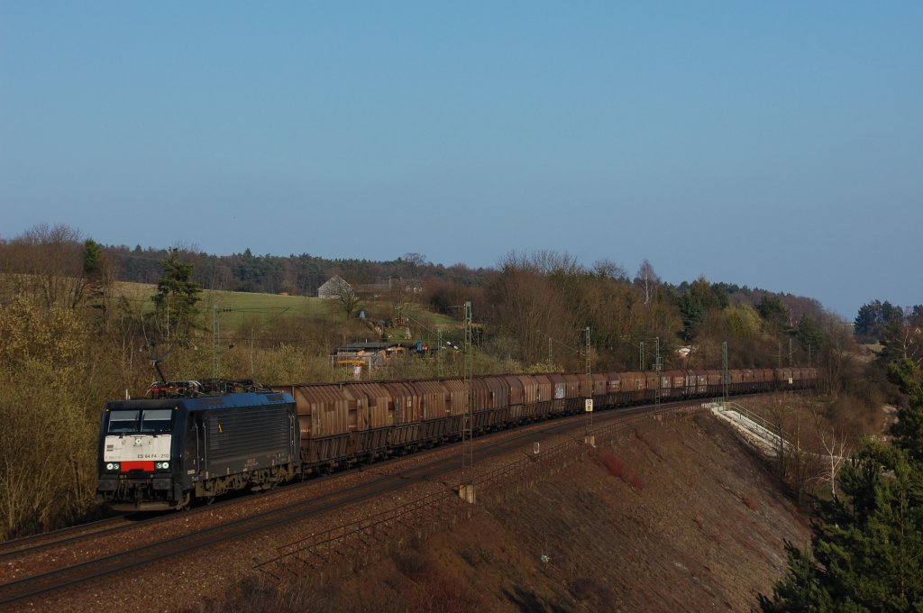 ES 64 F4 - 210 mit Kokszug am 29.03.2011 bei Laaber