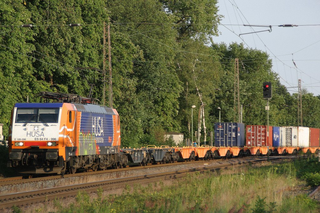 ES 64 F4-996 mit Containerzug am 15.7.11 in Ratingen-Lintorf