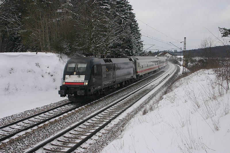 ES 64 U2-030 am IC  Rottaler Land  Hamburg-Passau/Mhldorf bei Parsberg erwischt.(KBS 880,30.01.2010)