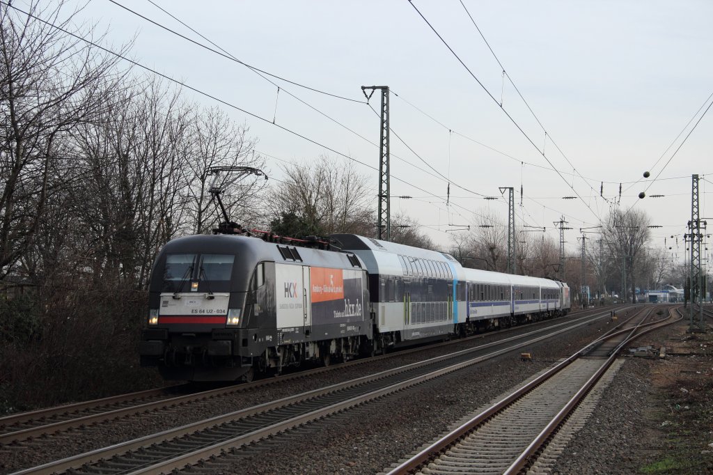 ES 64 U2-034 + ES 64 U2-036 mit dem HKX 1803 (Kln Hbf - Hamburg-Altona) am 29.12.12 in Dsseldorf-Oberbilk