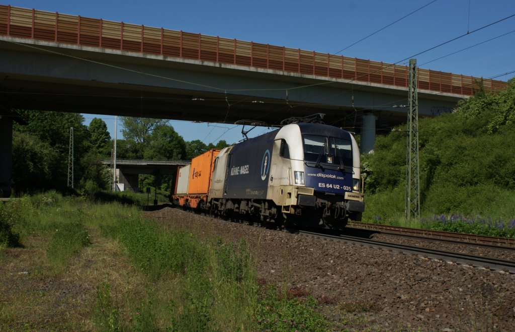 ES 64 U2-035 (182 535-5) am 06.06.2013 um 13.40 Uhr mit einen Containerzug Richtung Bebra.