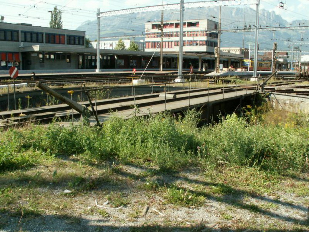  Es war einmal  Die verkrautete Drehscheibe im Bahnhof Buchs/SG
(Archiv P.Walter,09/05)